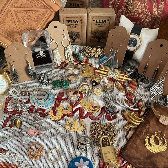 🎁 GIFT 🎁 MYSTERY SURPRISE! - Picture 2 of 3